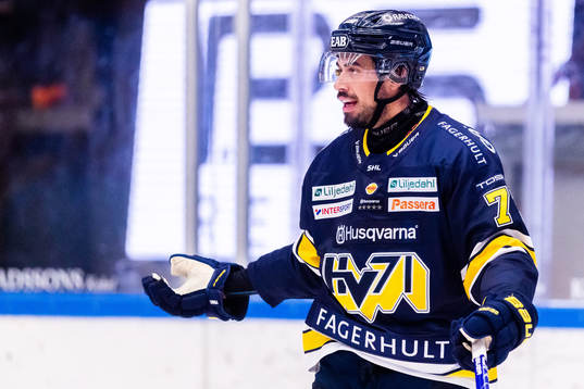 HV71s Tyler Vesel deppar