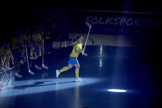 Intro innan Damlandslagets innebandymatch mellan Sverige