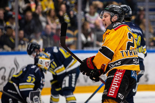 Luleås Juhani Tyrväinen jublar