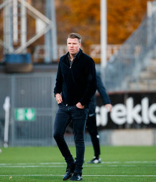 Örebros huvudtränare Christian Järdler deppar