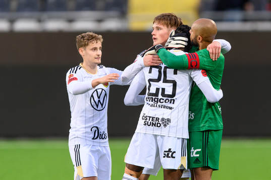 Östersunds spelare jublar