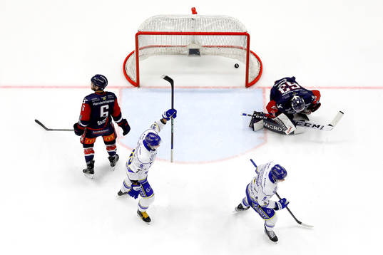 Mål 4-2 av Leksands Oskar Lang förbi Linköpings målvakt