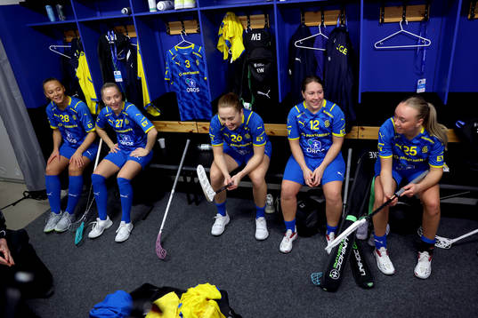 Sverige innan Damlandslagets innebandymatch mellan Sverige