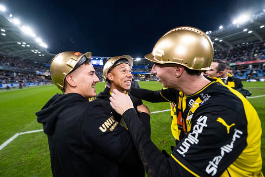 Häckens Tobias Sana och Samuel Gustafson jublar över