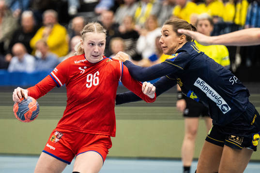 Charlotte Cholevova of the Czech Republic and Anna