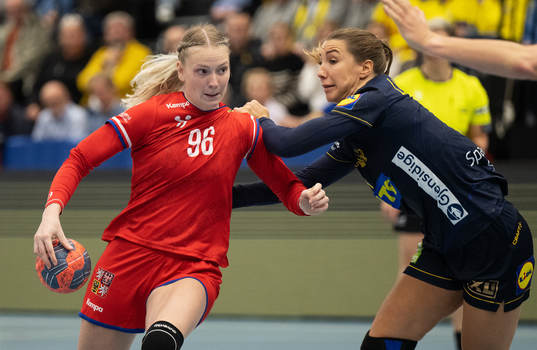 Charlotte Cholevova of the Czech Republic and Anna