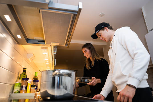 Sävehofs Stella Huselius och Frölundas Joel Ratkovic