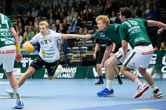 Skånelas Fabian Lindholm och Varbergs Oskar Davidsson