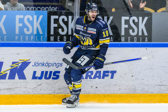 HV71s Sam Vigneault jublar