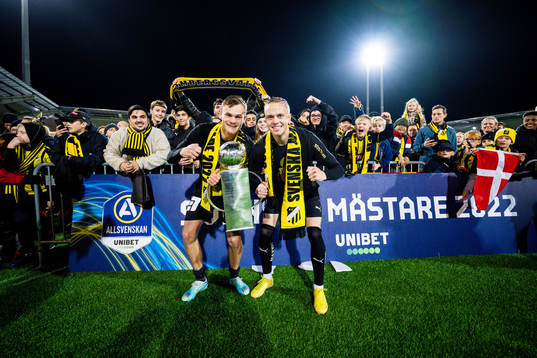 Häckens Oscar Uddenäs och Tomas Olai Totland  jublar med