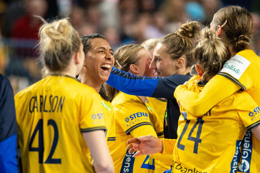 Jamina Roberts of Sweden celebrates