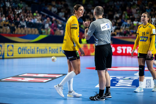 Carin Strömberg of Sweden and Referee Ismailj Metalari