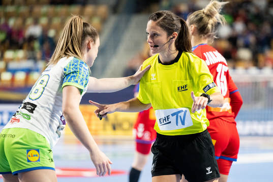 Referee Tanja Kuttler