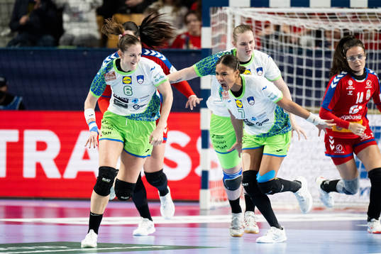 Ana Gros and Elizabeth Omoregie of Slovenia celebrate