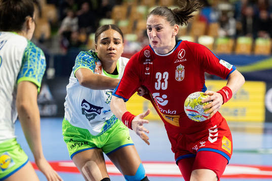 Elizabeth Omoregie of Slovenia and Jovana Stoiljkovic of