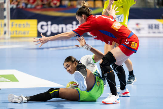 Elizabeth Omoregie of Slovenia and Jelena Lavko of Serbia