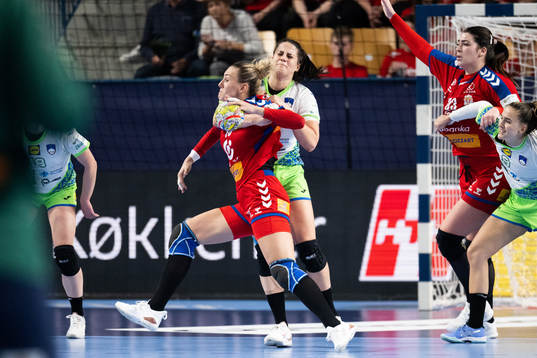 Andjela Janjusevic of Serbia and Natasa Ljepoja of Slovenia