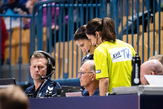 Referee Majke Merz and Referee Tanja Kuttler