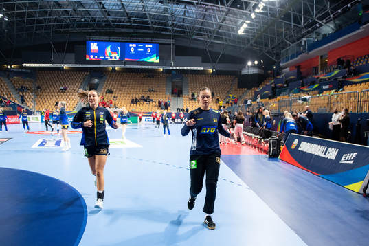 Anna Lagerquist and goalkeeper Jessica Ryde of Sweden