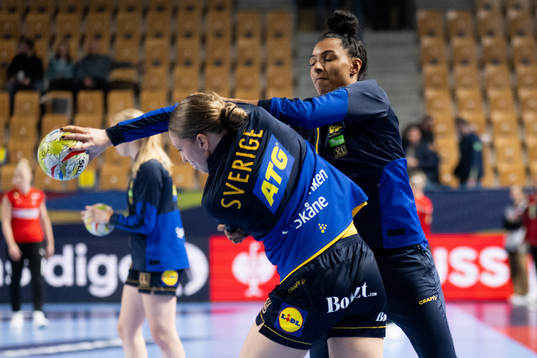 Anna Lagerquist and Jamina Roberts of Sweden