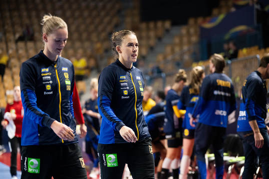 Goalkeeper Johanna Bundsen and goalkeeper Jessica Ryde of