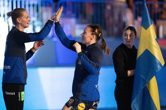 Goalkeeper Johanna Bundsen and Sara Johansson of Sweden