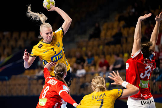 Bläddra bland fler bilder av Handball, 2022 EHF Women's European Championship, Day 5, Denmark - Sweden