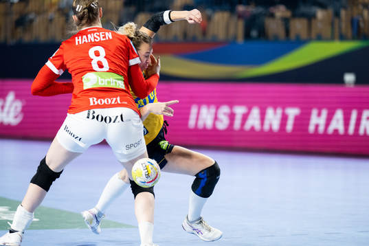 Jenny Carlson of Sweden and Anne Mette Hansen of Denmark