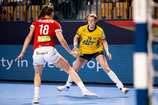 Kristin Thorleifsdottir of Sweden and Mette Tranborg of