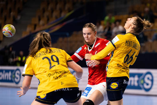 Mette Tranborg of Denmark and Clara Monti Danielsson of