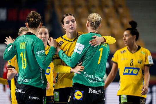 Carin Strömberg and goalkeeper Johanna Bundsen of Sweden