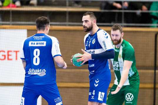 Redbergslids Mario Lipovac samtalar med Vasko Sevaljevic