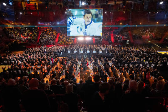 Börje Salming tilldelas priset NHL Honorary Award