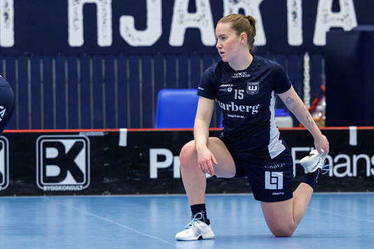 Warbergs Cajsa Leffler före innebandymatchen i damernas
