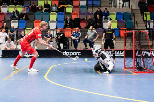 Jönköpings Fredrik Bäckman och Växjös målvakt Viktor