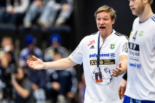 Head coach Oscar Carlén of Ystad IF