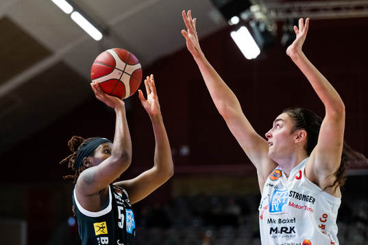 Sjuhärads Brea Elmore och Marks Bridget Herlihy