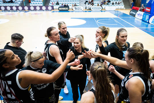 Sjuhärads tränare Karin Inger-Key vid en time out