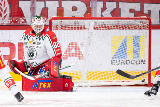 Timrås Jonathan Dahlén, ej i bild, gör 1-0 bakom