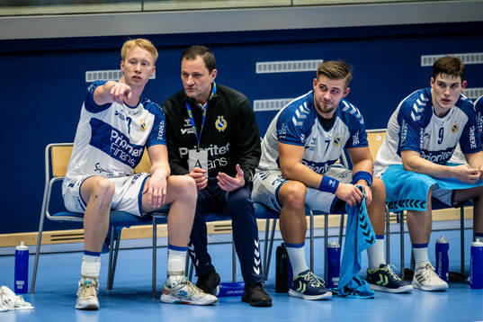 Redbergslids tränare Marinko Kurtovic med Simon Örtelind,