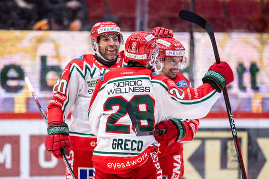 Frölundas Patrik Carlsson jublar med Joel Lundqvist och