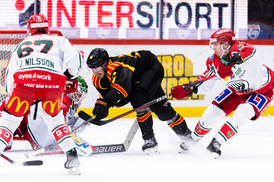 Brynäs Hannes Björninen oroar fram Frölundas mål