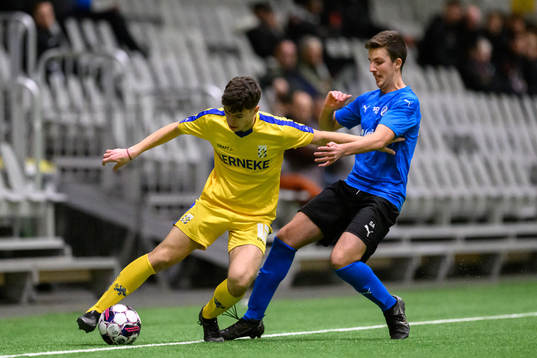 IFK Göteborgs Lion Beqiri och Halmstads Sinisa Antonovic