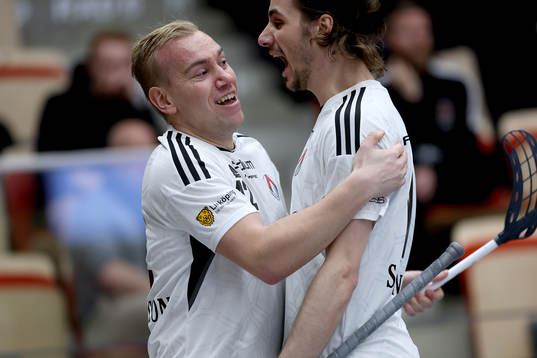 Linköpings Olle Abrahamsson och Kevin Söderling  jublar