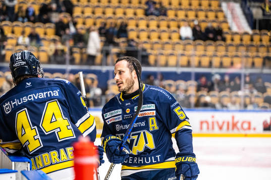HV71s Andy Miele