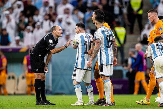 Lionel Messi of Argentina and referee Antonio Mateu Lahoz