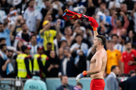 Goalkeeper Emiliano Martinez of Argentina celebrate