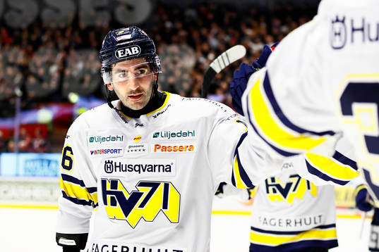 HV71s Joseph Laleggia jublar