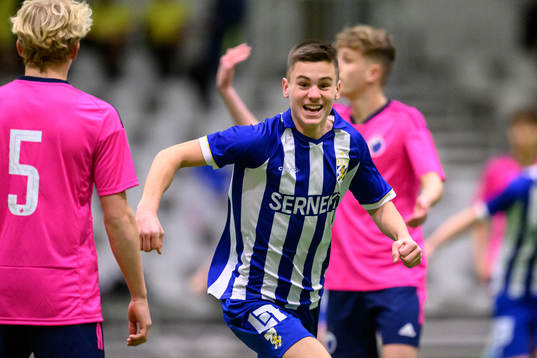 IFK Göteborgs Leo Radakovic jublar