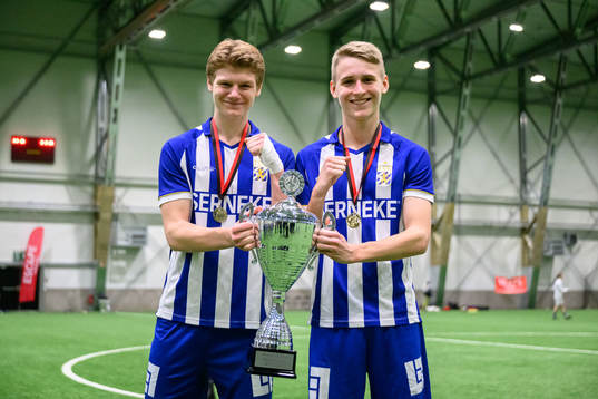 IFK Göteborgs Oliver Thoresson och Natanael Lunden jublar